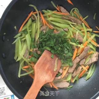 Beef with Lettuce and Black Pepper recipe