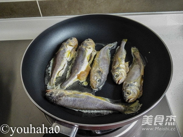 Fried Small Yellow Croaker recipe