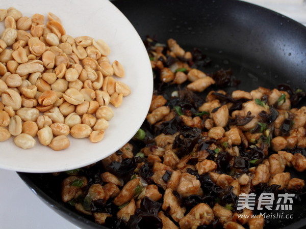 Kung Pao Chicken with Fungus recipe
