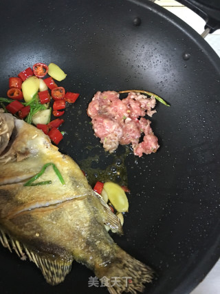 Grilled Mandarin Fish with Minced Meat recipe