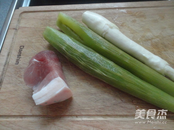 Stir-fried Pork with Green Bamboo Shoots recipe
