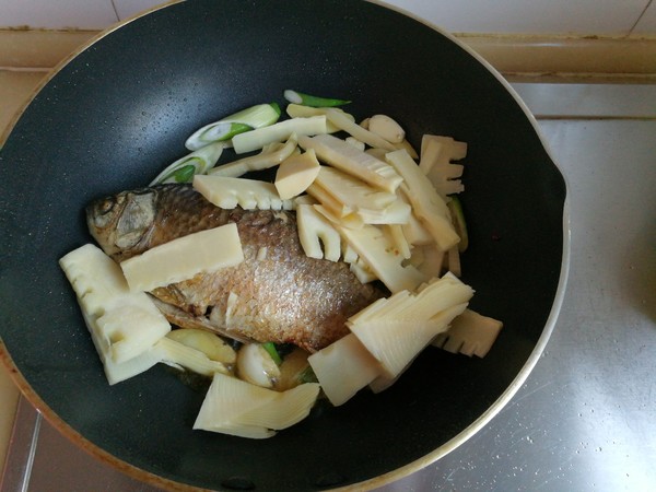 Bamboo Shoots and Crucian Carp Soup recipe