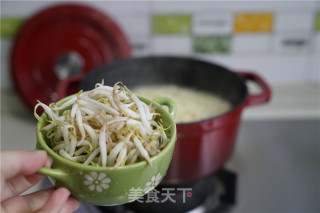 Bean Sprouts Fried Noodles recipe