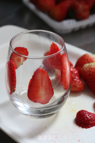 Strawberry Yogurt Cup recipe