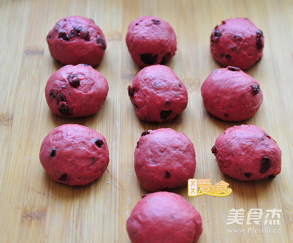 Red Yeast Cranberry Buns recipe