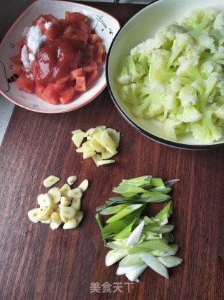 Stir-fried Cauliflower with Tomatoes recipe