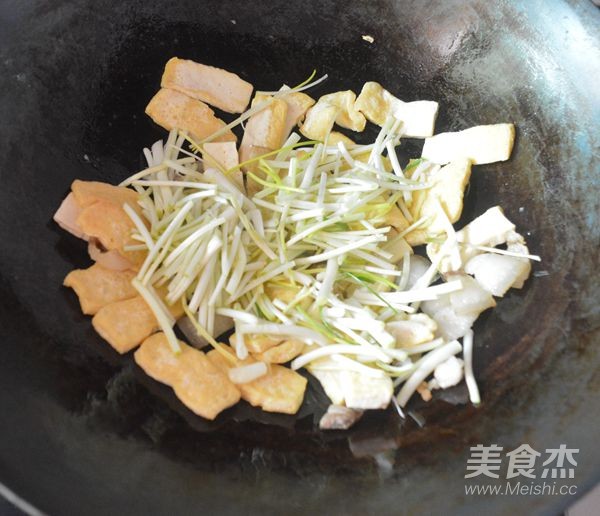 Stir-fried Tofu with Buckwheat recipe