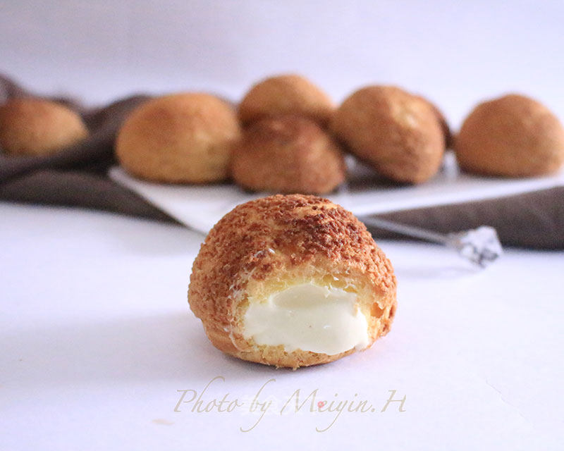 Crispy Puffs with Vanilla Cream recipe