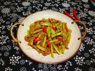 Stir-fried Beef Tenderloin with Celery recipe