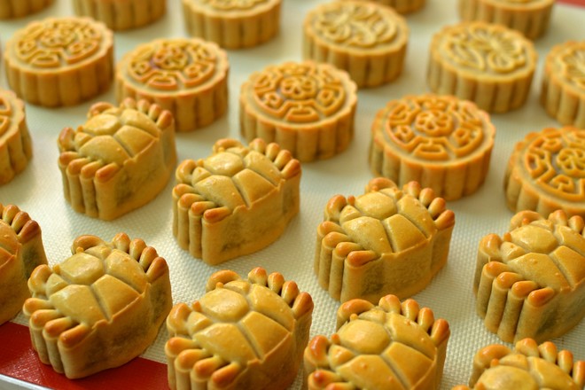 Without Invert Syrup-honey Cantonese Moon Cakes recipe