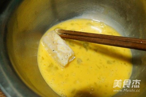 Pan-fried Sabah Fish Fillet with Avocado Dipping Sauce recipe