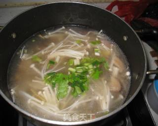 Sliced Meat Soup with Wild Mushroom recipe