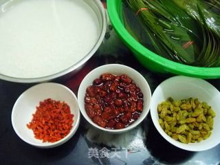 Change The Flavor of Rice Dumplings[goji Berry, Raisin, Jujube and Rice Dumplings] recipe