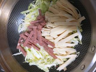 Stir-fried Cabbage with Luncheon Meat recipe