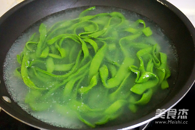 Hand-rolled Noodles with Spinach recipe