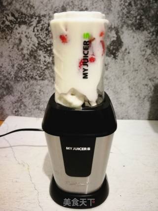 Strawberry Yogurt Shake recipe