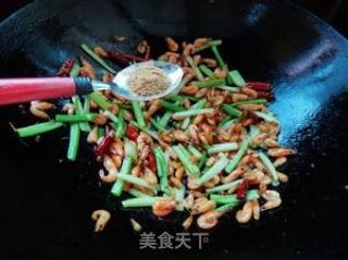 Stir-fried River Prawns with Celery recipe