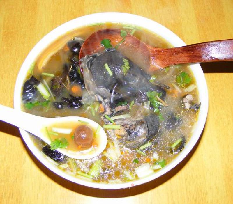 Boiled Korean Ginseng and Angelica Black Chicken Soup