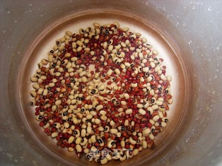 Girls Replenishing Qi and Blood-red Bean Brown Sugar Congee recipe