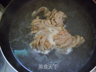 [stir-fried Duck Intestines with Double Pepper]--salad Can Also be Stir-fried recipe