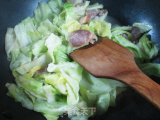 Stir-fried Beef Cabbage with Peanuts, Sausage and Sausage recipe