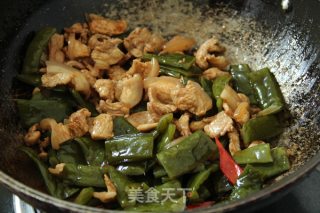 Stir-fried Pork Belly with Kelp Root recipe