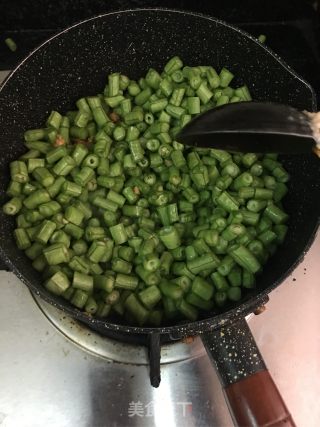 Stir-fried Beans with Pork Moo recipe