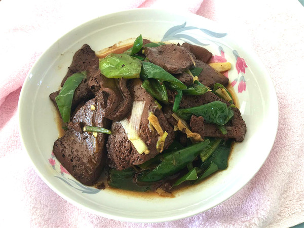 Stir-fried Chili with Pork Blood Tofu recipe