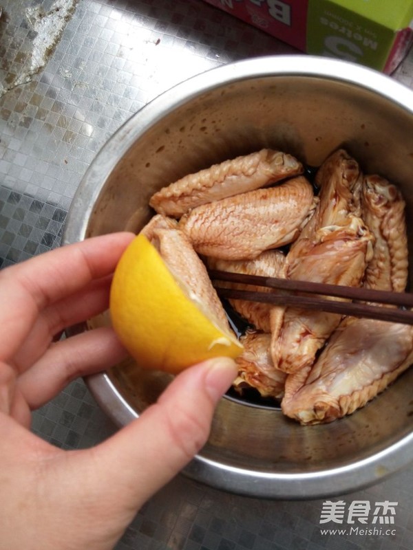 Five Steps to Make Lemon Fragrant Chicken Wings recipe