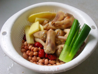 Peanut Soup with Chicken Feet recipe