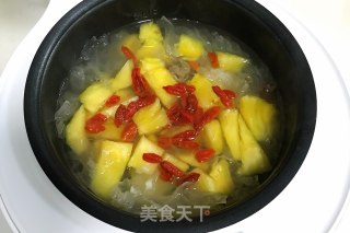 Peach Gum, Tremella and Pineapple Sweet Soup recipe