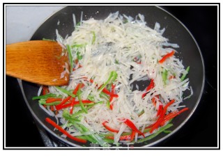 Stir-fried Lotus Root with Green and Red Pepper recipe