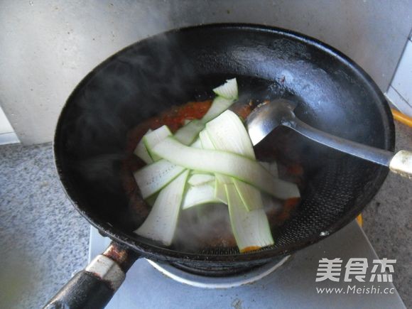 Red Pepper Vermicelli Loofah Slices recipe