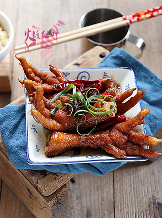 Sauce-flavored Braised Chicken Feet recipe