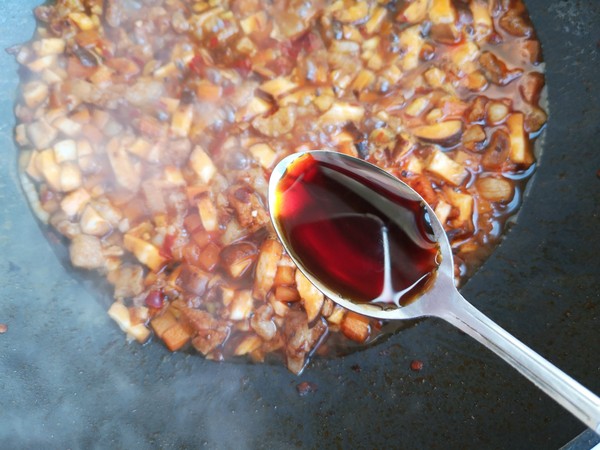 Noodles with Mushroom Meat Sauce recipe