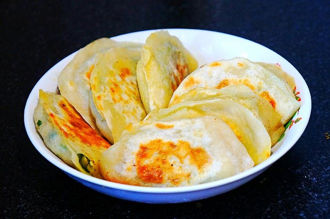 Fried Dumplings Stuffed with Chives and Egg recipe