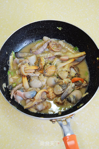 [big Bowl of Seafood Noodles]-a Big Bowl of Seafood Noodles that You Can Suck and Eat Hard recipe