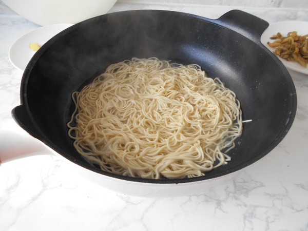 Fried Noodles with Mustard Pork recipe