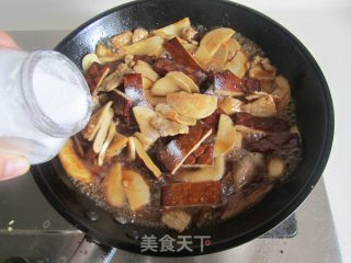 Fried Pork with Dried King Pleurotus recipe