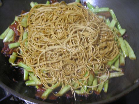 Braised Noodles with String Beans recipe