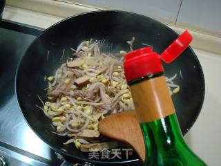 Home-made Small Stir-fry "fragrant Pork with Dried Beans" recipe