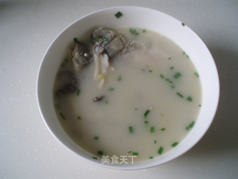 Crucian Carp Soup with Fresh Mushrooms