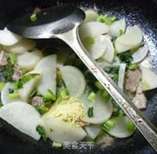 Stir-fried Radish with Lean Pork recipe