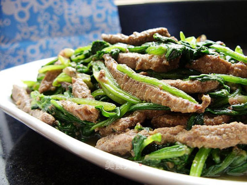A Good Dish for Nourishing Blood ----- Stir-fried Pork Liver with Spinach recipe
