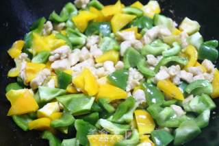 Home-style Stir-fry: Diced Chicken with Pepper recipe