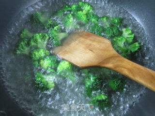 Fried Broccoli with Dried Bean Curd recipe