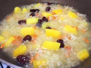 Green Papaya, Tremella, Red Dates, Wolfberry Soup-breast Enlargement recipe