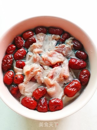 Stewed Pork Slices with Red Dates and Pears recipe