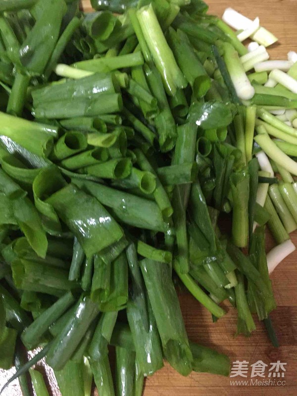 Stir-fried Shredded Pork with Shallots recipe