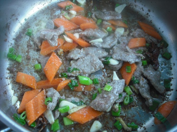 Stir-fried Beef with Pork Ears and Beans recipe